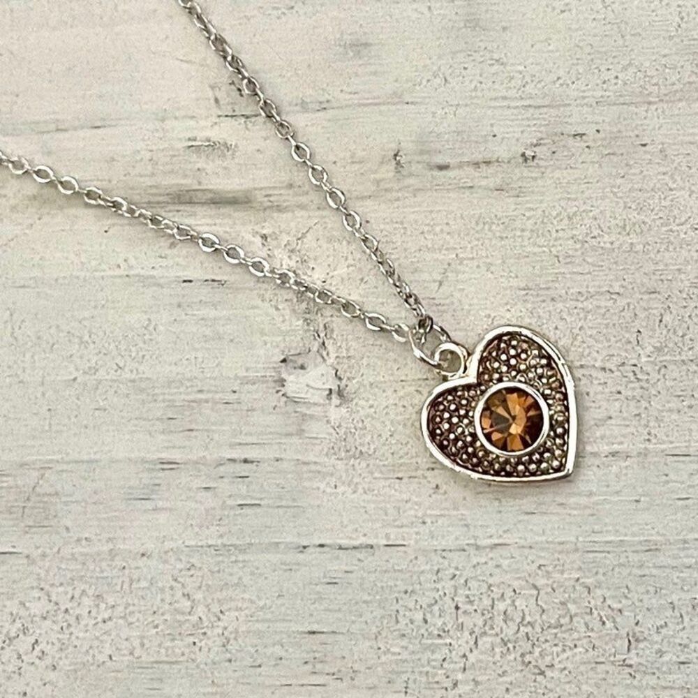 Dainty silver tone heart pendant necklace